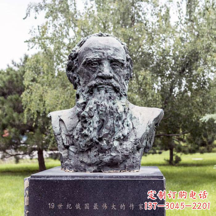 上海19世纪俄国最伟大的作家列夫·尼古拉耶维奇·托尔斯泰雕像