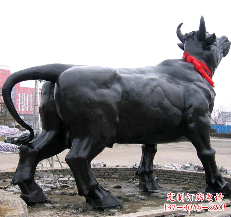 上海昂头的铜雕水牛