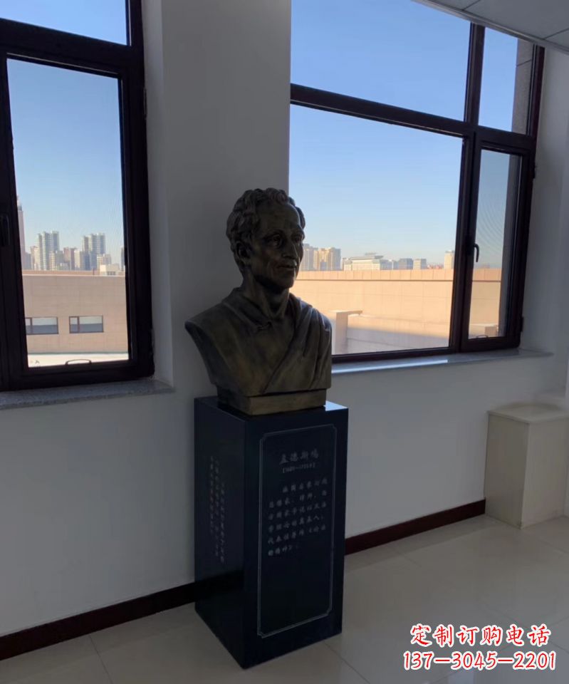 上海玻璃钢仿铜的孟德斯鸠头像雕塑