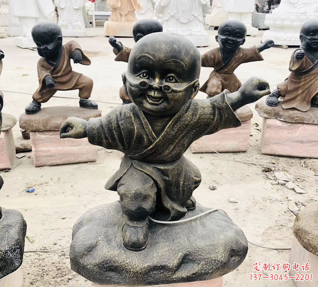 上海玻璃钢仿铜小和尚雕塑传承佛教文化