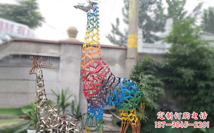 上海不锈钢长颈鹿雕塑把自然美景带入室内