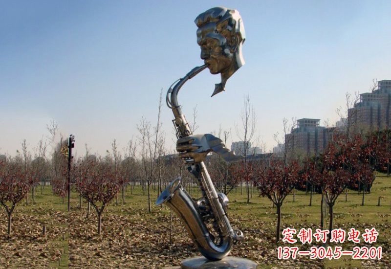 上海静谧而神秘的不锈钢萨克斯雕塑