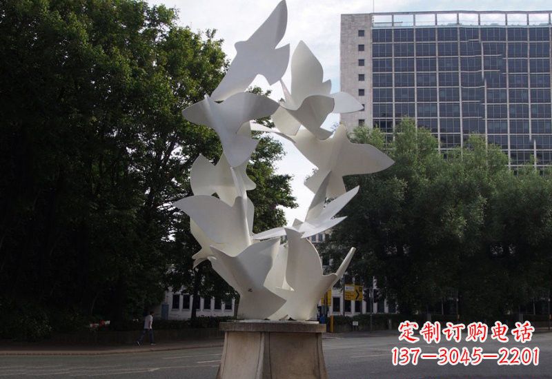 上海美丽而宁静的不锈钢和平鸽雕塑