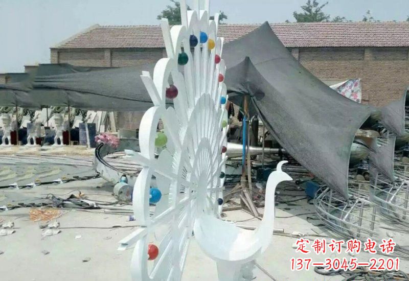 上海不锈钢孔雀雕塑精美绝伦