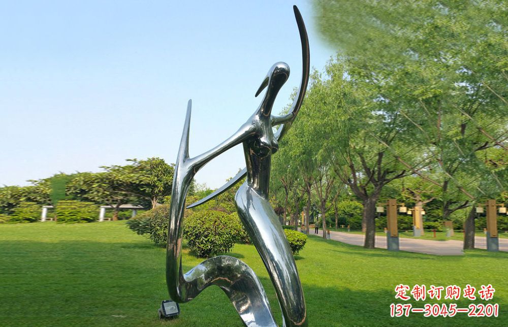 上海不锈钢美女雕塑给公园注入活力