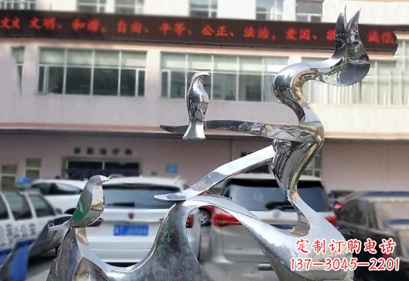 上海表达和平的不锈钢鸽子雕塑