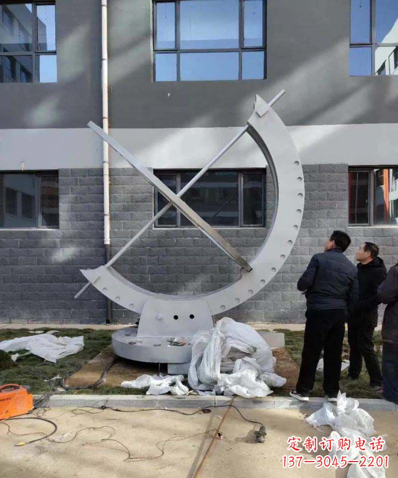 上海不锈钢日晷雕塑精致而优雅