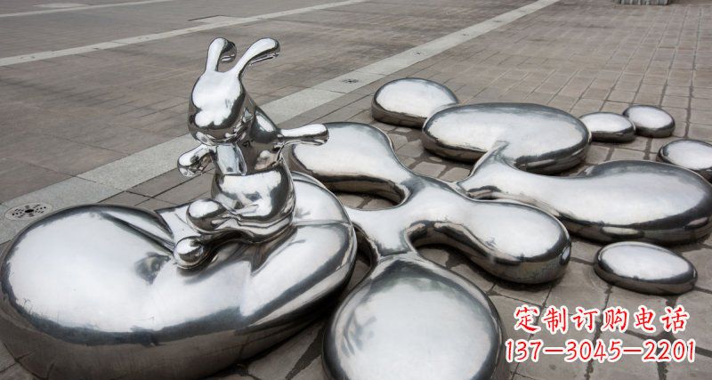 上海不锈钢兔子雕塑——精美的水滴广场装饰