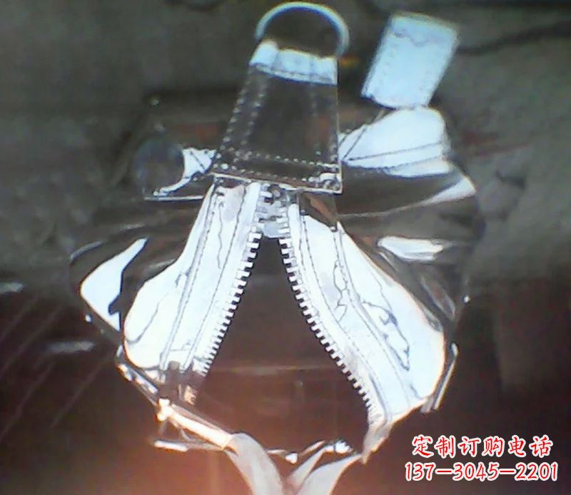 上海精美不锈钢手提包雕塑