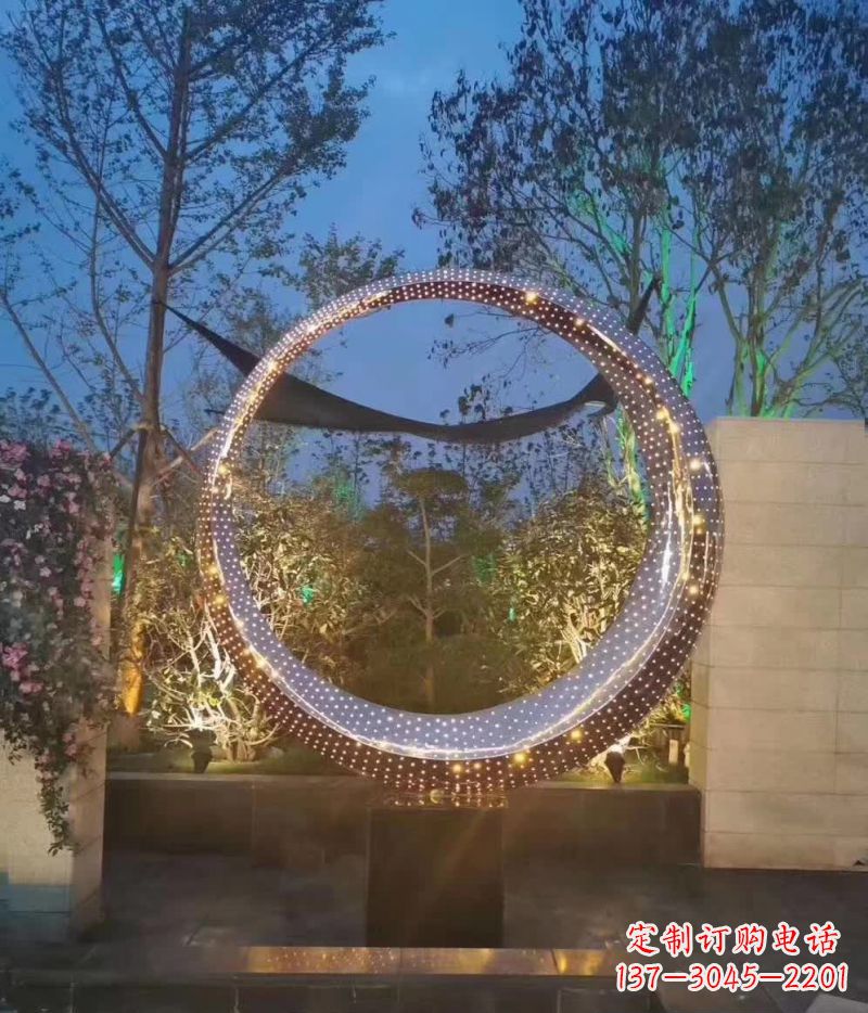 上海不锈钢圆环雕塑艺术与环境的完美结合