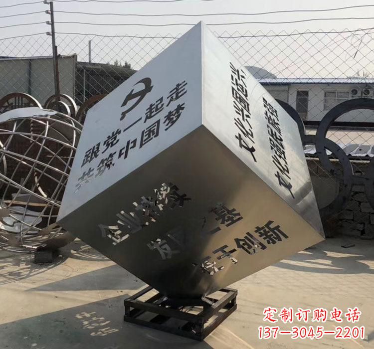 上海不锈钢灯饰魔方雕塑——精妙艺术