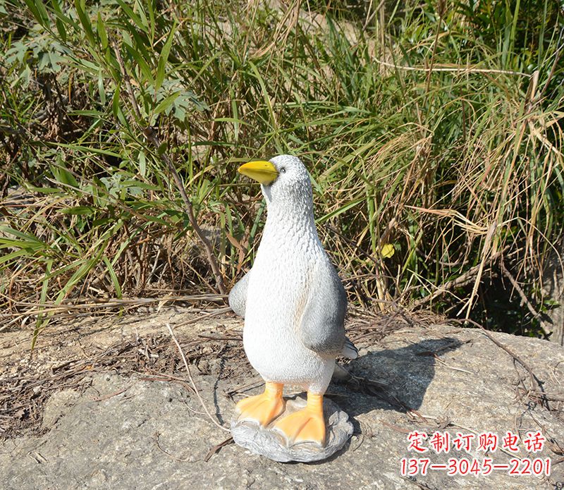 上海和平鸽雕塑传递和平的美丽象征