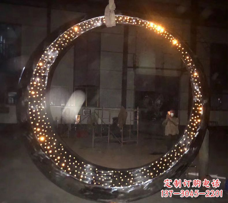 上海璀璨夜空,不锈钢发光月亮雕塑