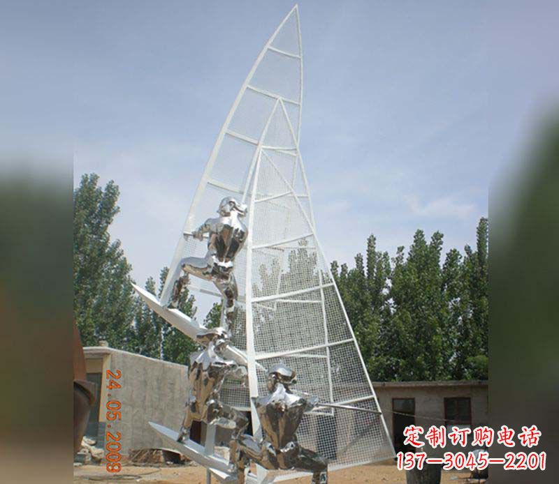 上海不锈钢帆船给公园带来美丽的景致