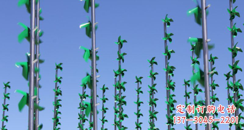 上海螺旋风车给广场景观带来的旋转欢乐