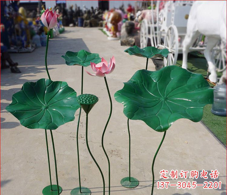 上海不锈钢荷花雕塑色彩斑斓美不胜收
