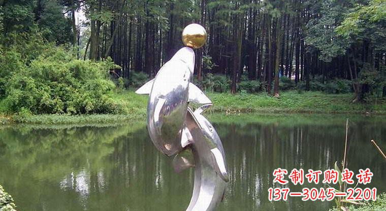 上海海豚的传说——不锈钢公园顶部雕塑