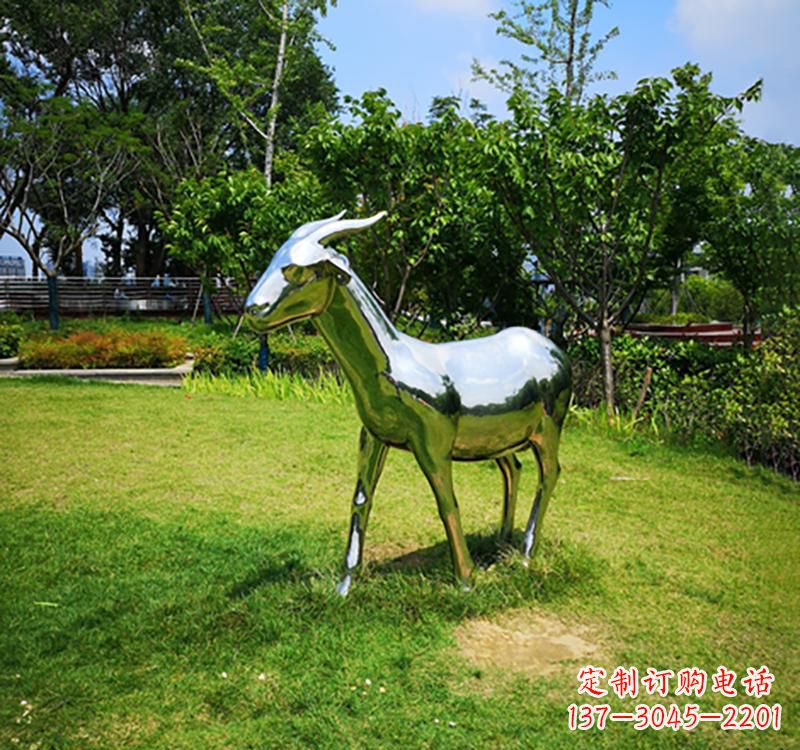 上海不锈钢公园动物镜面羊雕塑