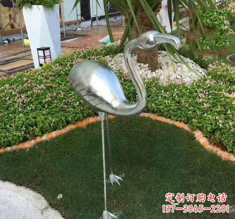 上海火烈鸟雕塑美丽而又充满力量