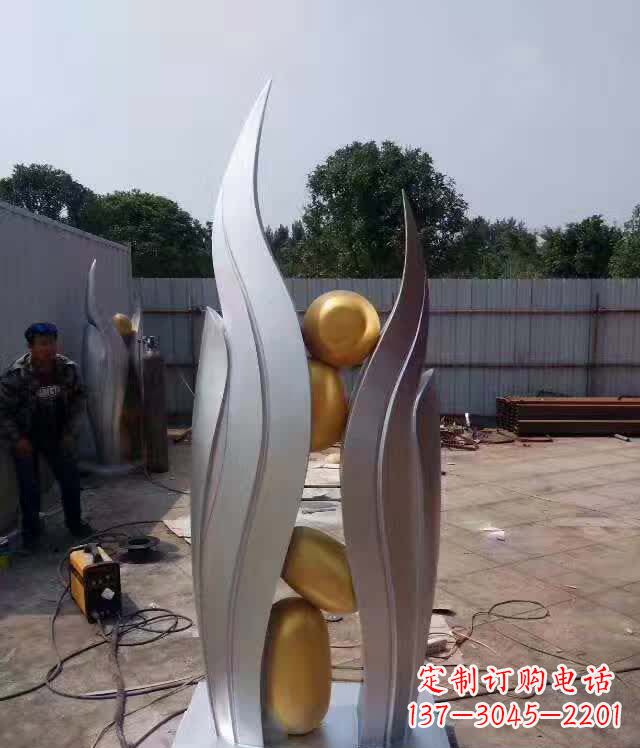 上海不锈钢广场翅膀雕塑象征着自由之翼