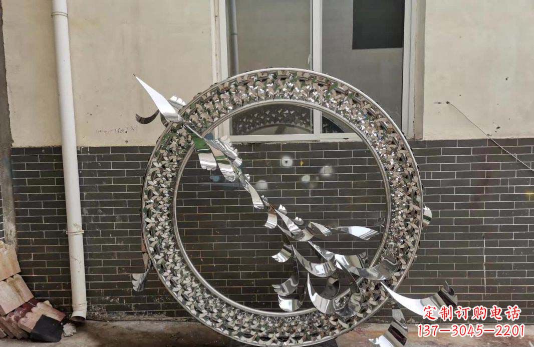 上海“不锈钢广场飞鸽圆环雕塑”精美的艺术品