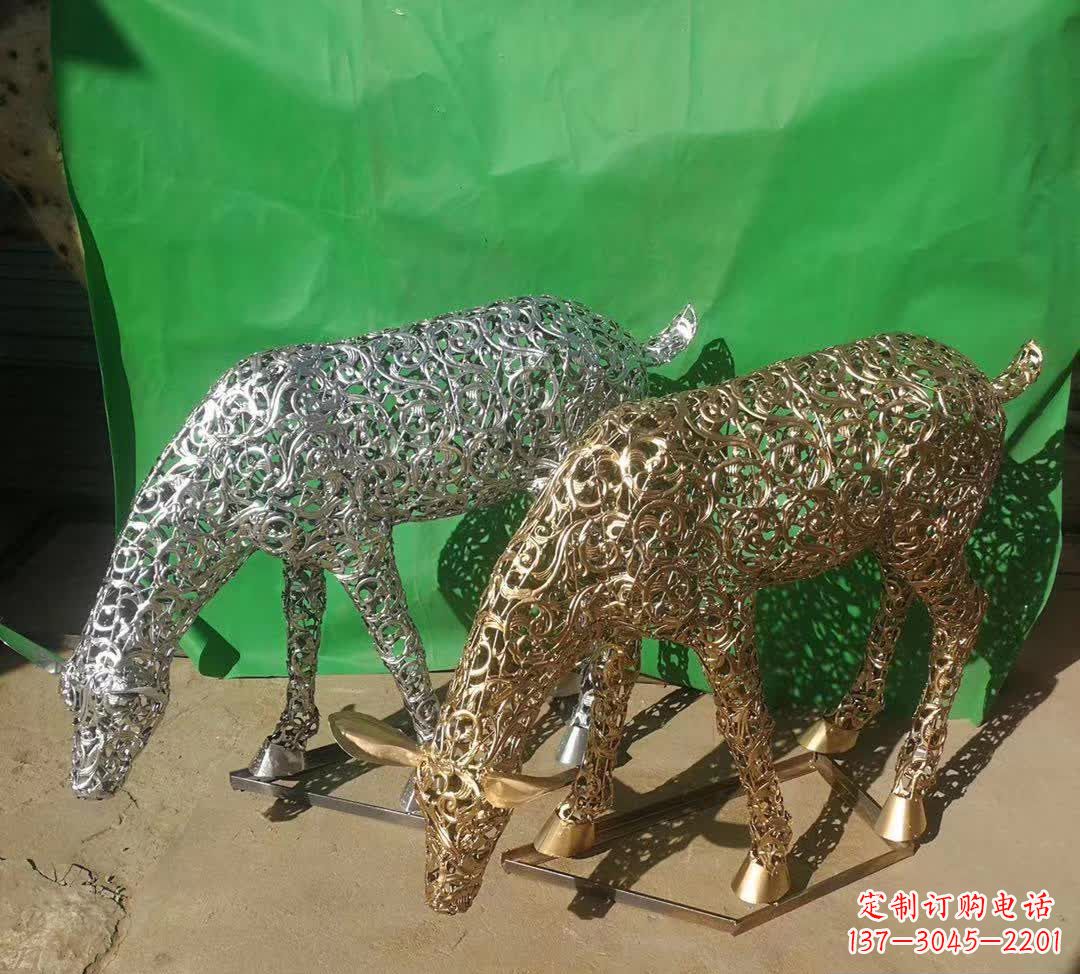 上海不锈钢广场上的梅花鹿雕塑