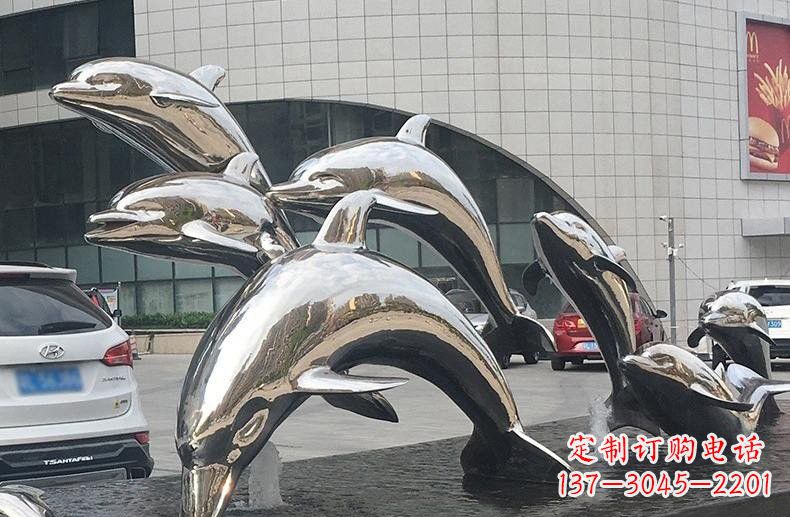 上海海豚雕塑——不锈钢广场上的跳跃动态