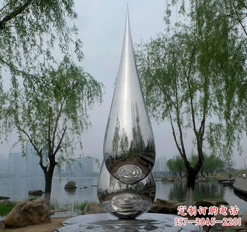 上海不锈钢广场的水滴雕塑