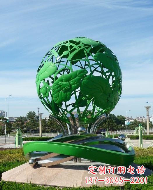 上海荷叶穿梭的美丽雕塑