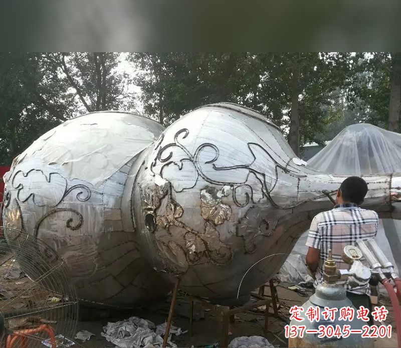 上海不锈钢葫芦雕塑精美绝伦