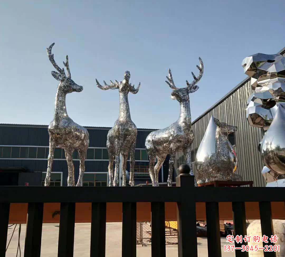 上海不锈钢梅花鹿雕塑给空间增添优雅气息