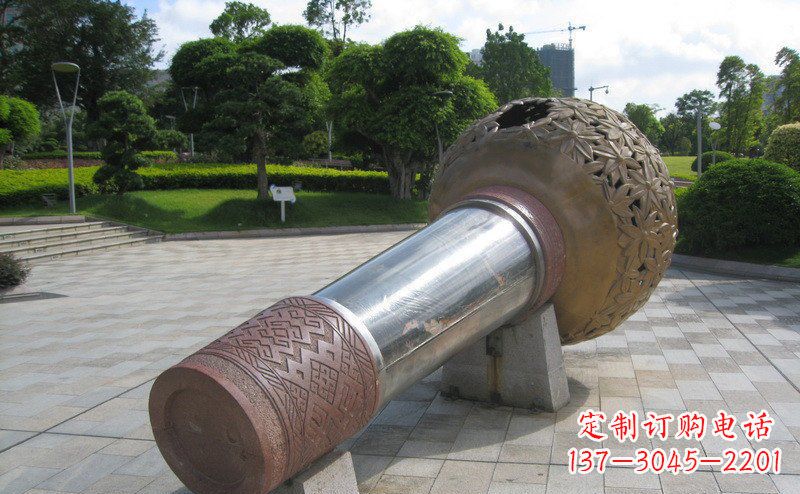 上海“铸就记忆的不锈钢话筒雕塑”