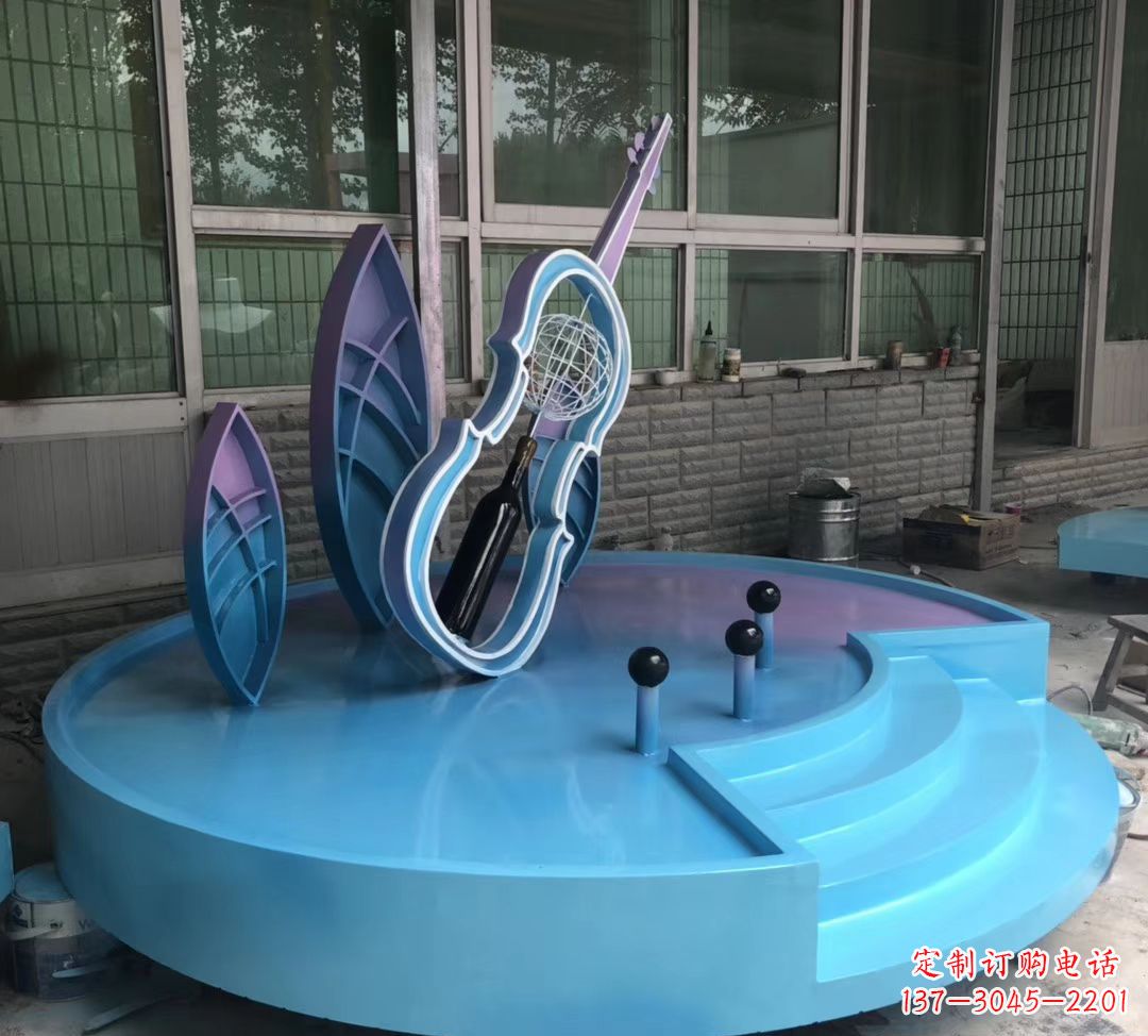上海大提琴雕塑精致的艺术瑰宝