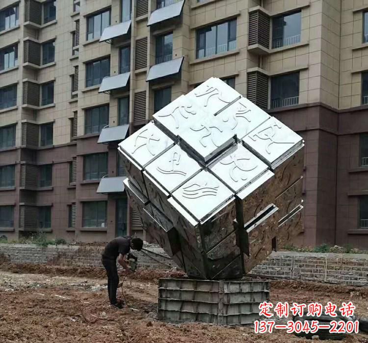 上海不锈钢景观魔方雕塑——现代科技的精妙结合