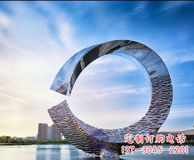 上海环绕世界的不锈钢景观雕塑
