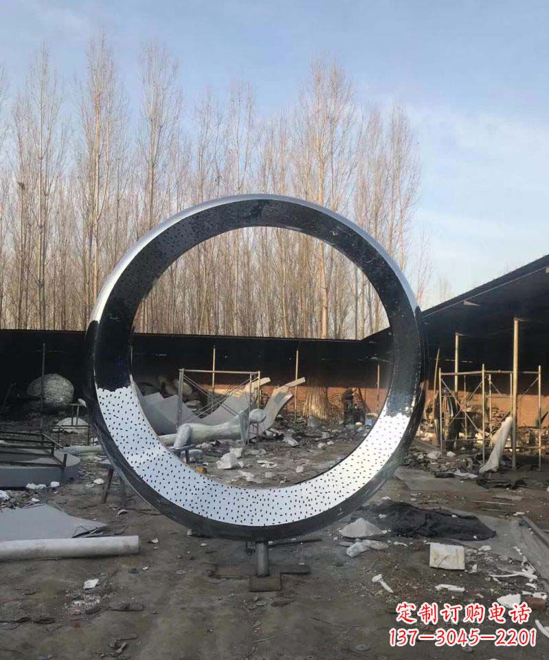 上海不锈钢圆环雕塑抽象美的体现