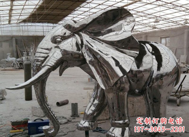 上海不锈钢镜面大象雕塑——独特的艺术精品