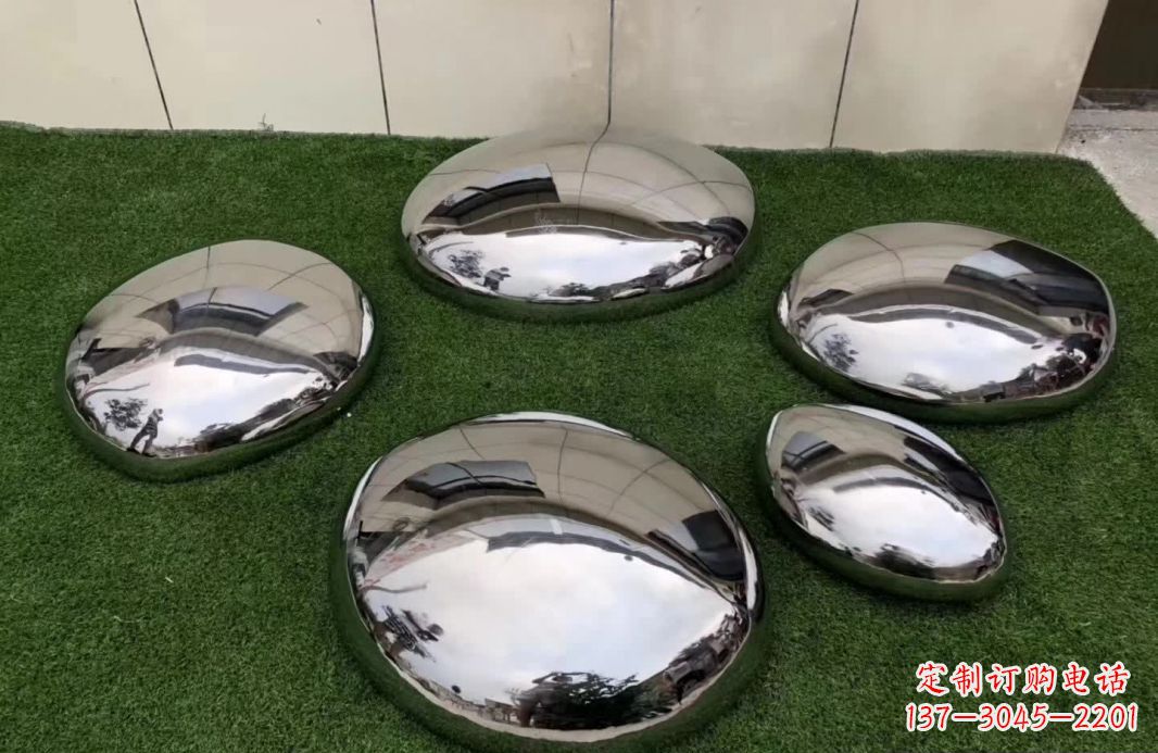 上海精致灵动的不锈钢鹅卵石雕塑