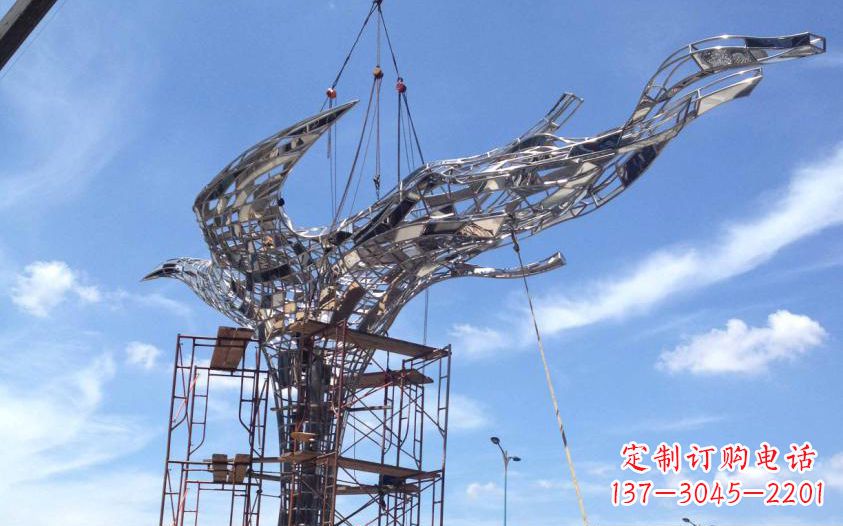 上海不锈钢镂空鸽子雕塑美丽的象征