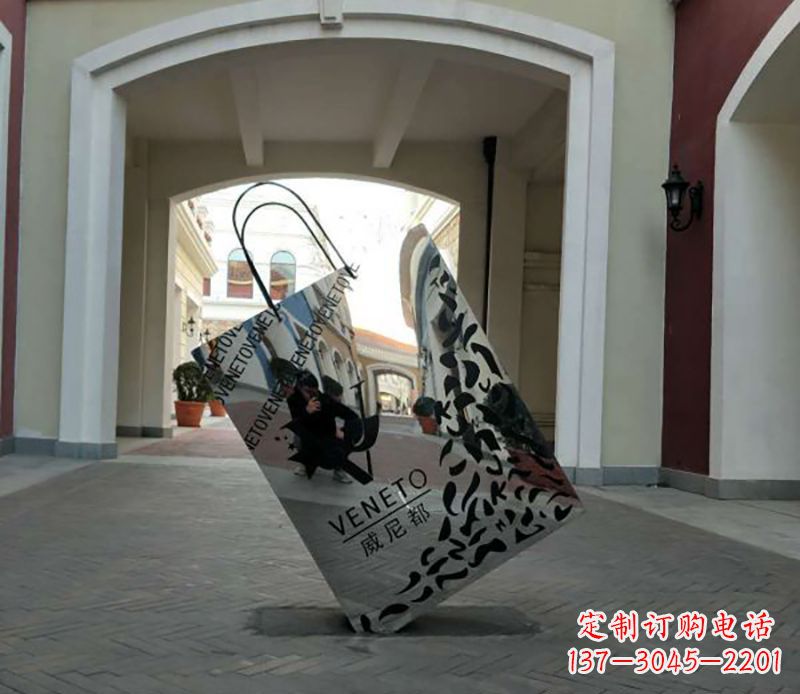 上海不锈钢镂空购物袋雕塑——艺术精美的装饰品