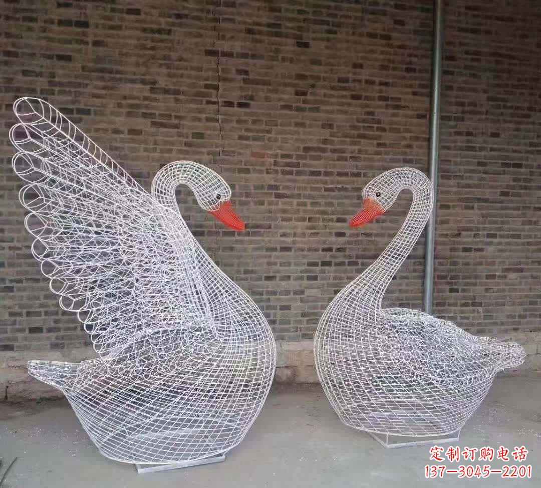 上海不锈钢镂空天鹅雕塑——美丽动人