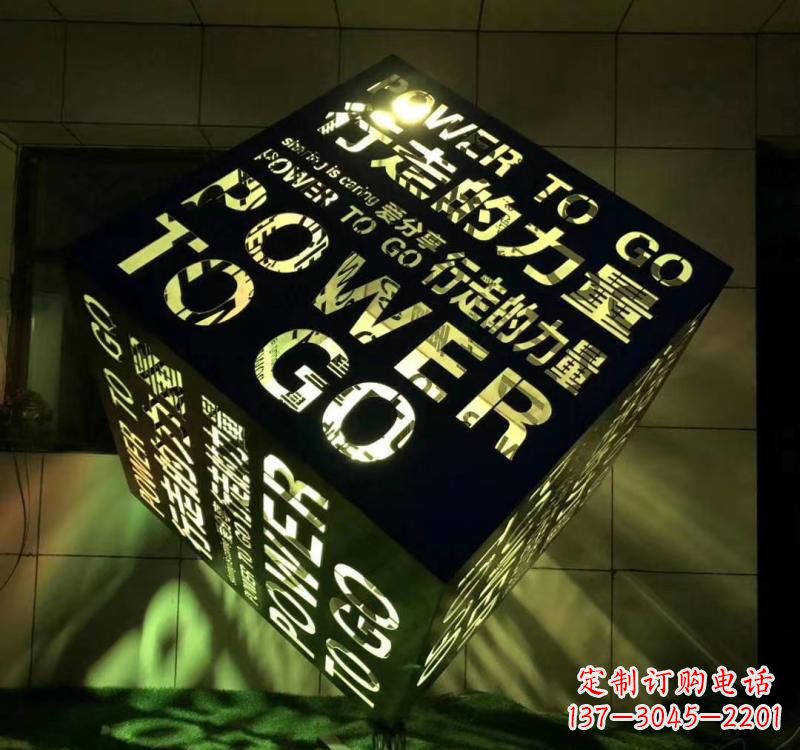 上海不锈钢材质的魔方雕塑精致的艺术设计