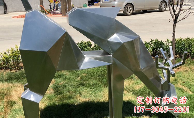 上海不锈钢梅花鹿雕塑给公园带来美丽风景