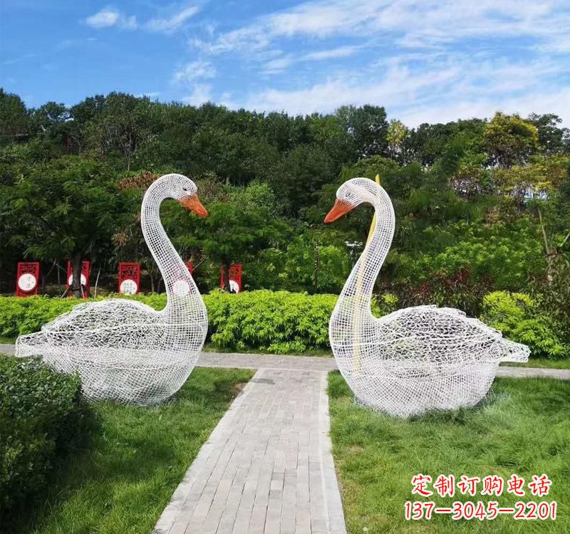 上海不锈钢天鹅雕塑——象征着爱与和平