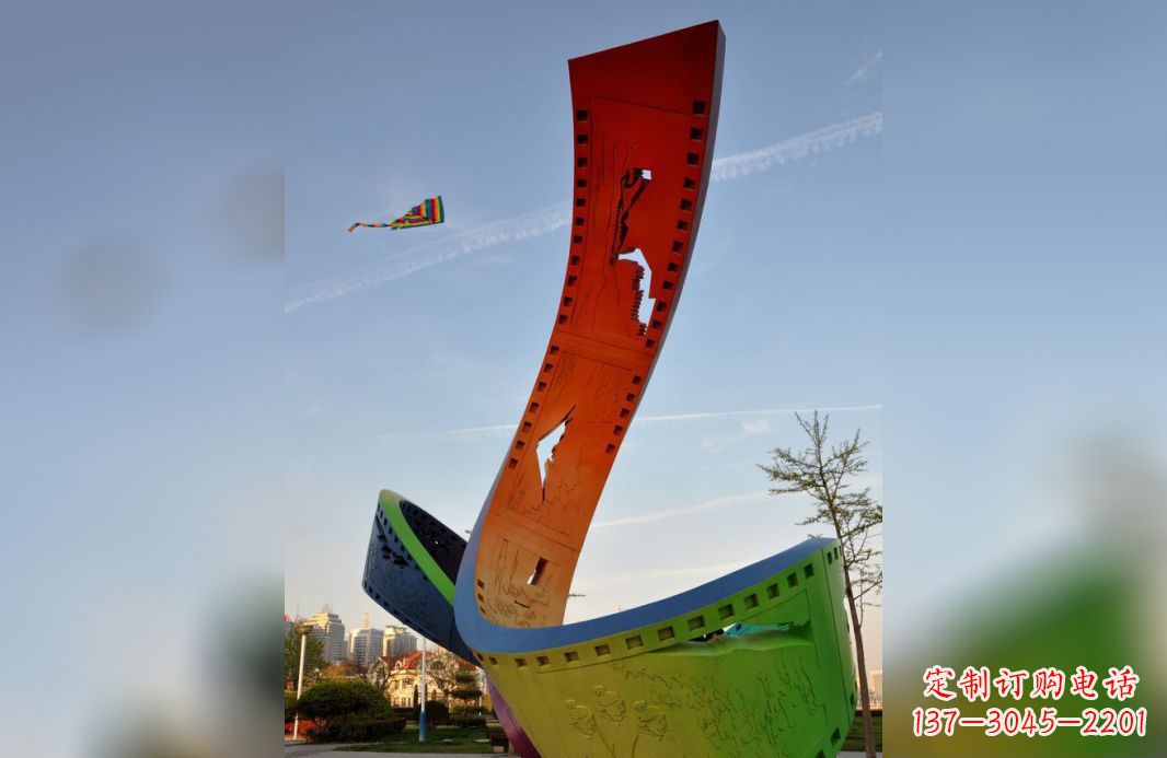 上海不锈钢五彩胶卷广场景观雕塑