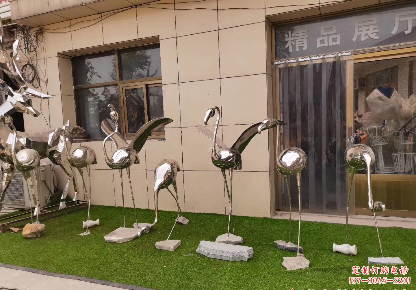 上海不锈钢仙鹤景观雕塑精美雕塑展现优美的仙鹤之美