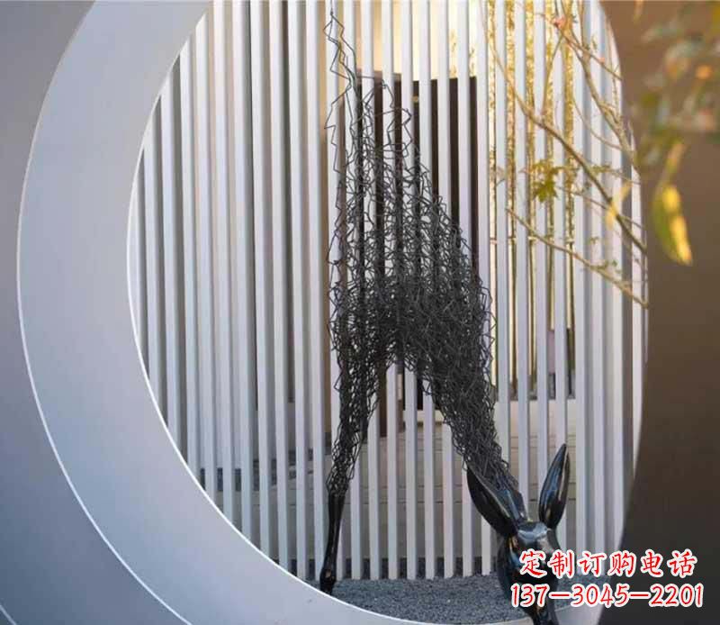 上海不锈钢小区的长颈鹿雕塑