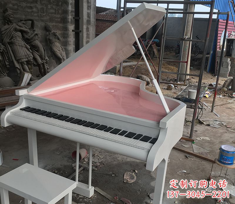 上海校园里的钢琴雕塑