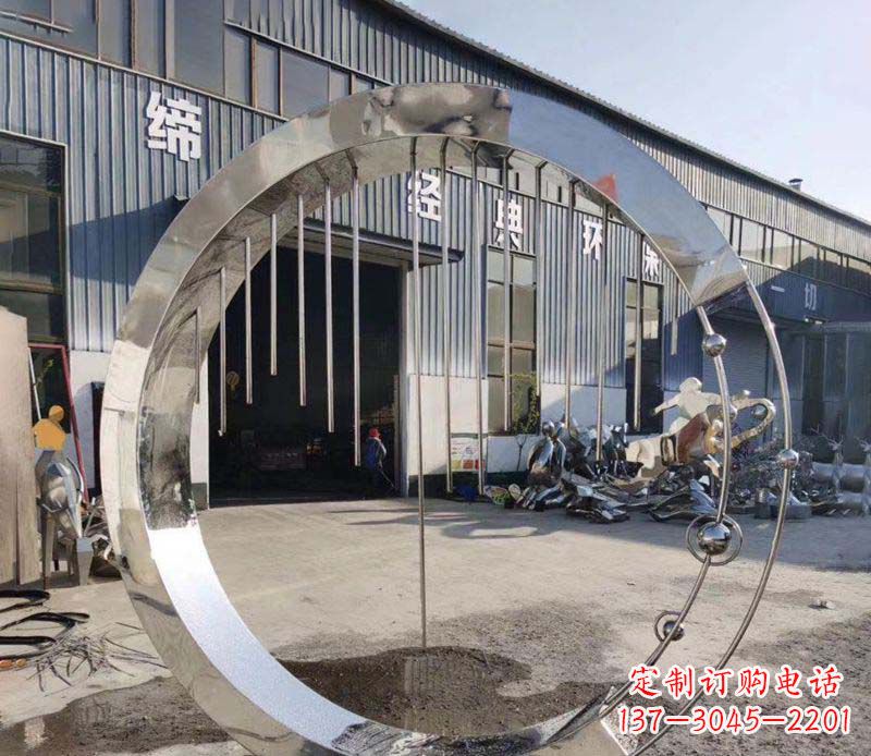 上海不锈钢旋转流水圆环雕塑