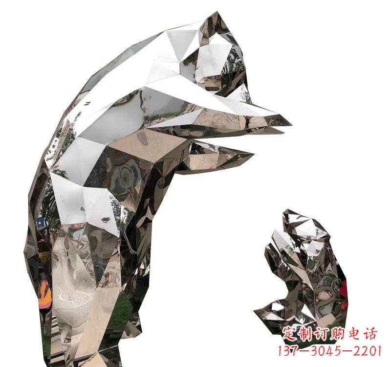 上海不锈钢园林熊猫雕塑——传承中国文化